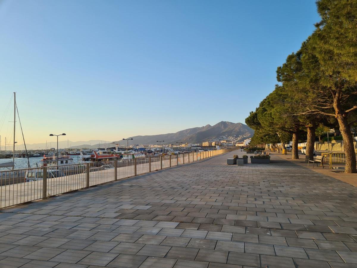 Acogedor Apartamento Vistas Al Mar Roses Esterno foto
