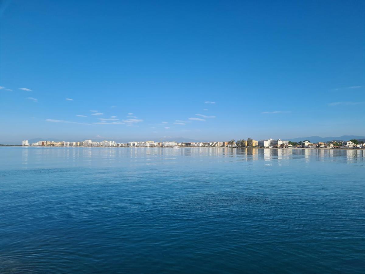 Acogedor Apartamento Vistas Al Mar Roses Esterno foto